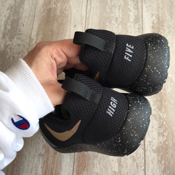 NWT Nike ID Roshe One Custom High five - Picture 2 of 8